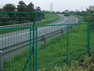 公路護(hù)欄網(wǎng)圖片2 公路護(hù)欄網(wǎng)圖片2