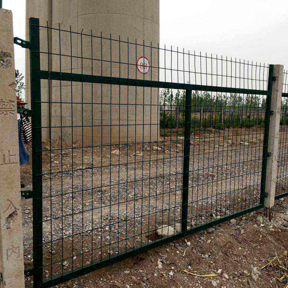 動(dòng)車鐵路防護(hù)柵欄圖片2 動(dòng)車鐵路防護(hù)柵欄圖片2