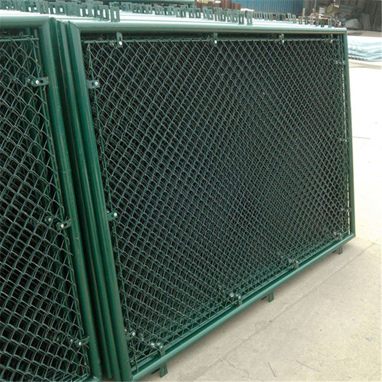 學(xué)校體育場勾花護欄網(wǎng)圖片2 學(xué)校體育場勾花護欄網(wǎng)圖片2