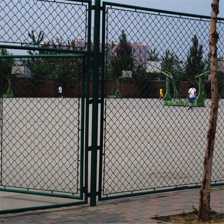 學(xué)校體育場勾花護欄網(wǎng)圖片4 學(xué)校體育場勾花護欄網(wǎng)圖片4