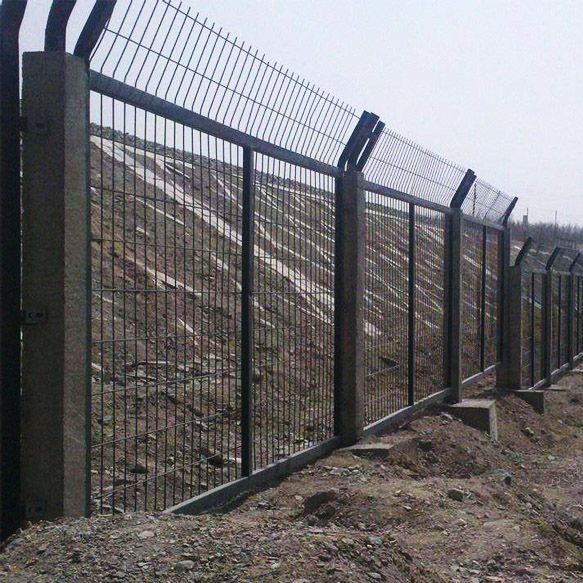 動車鐵路防護(hù)柵欄圖片4 動車鐵路防護(hù)柵欄圖片4