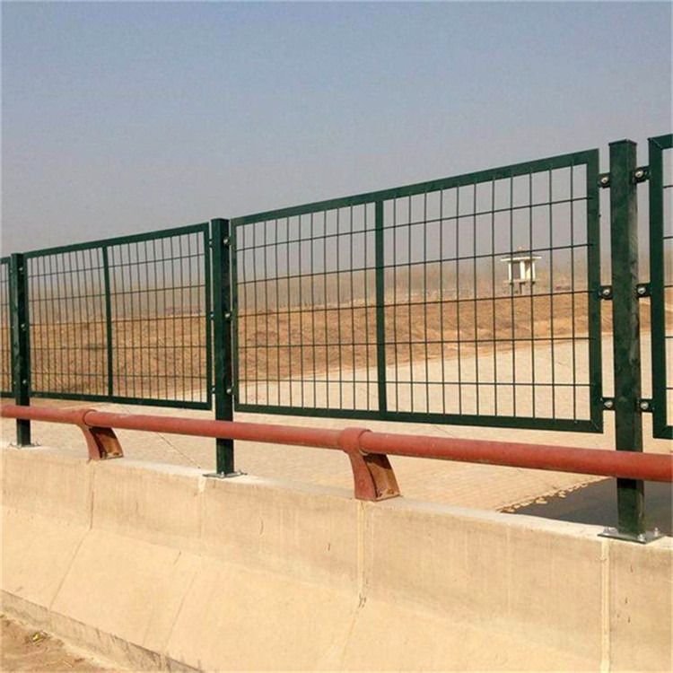 電焊網(wǎng)橋梁防拋網(wǎng)圖片3 電焊網(wǎng)橋梁防拋網(wǎng)圖片3