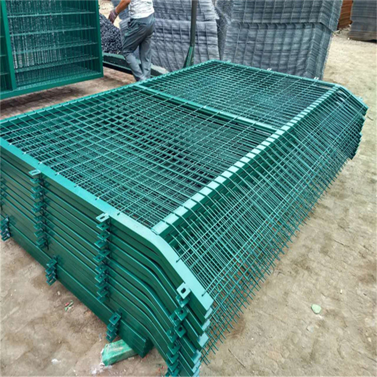 鐵路線路防護柵欄金屬網(wǎng)片圖片1