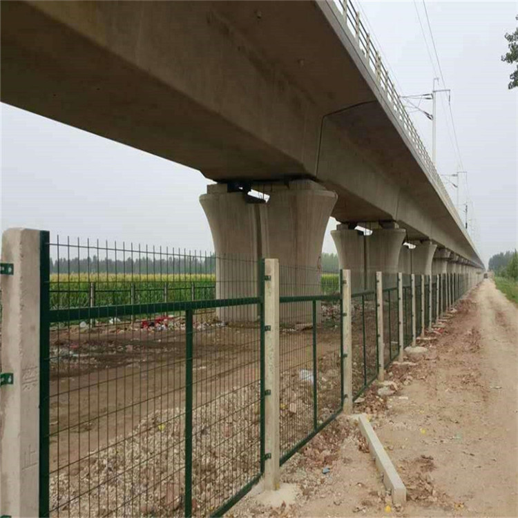 防護(hù)柵欄加密網(wǎng)片圖片3 防護(hù)柵欄加密網(wǎng)片圖片3