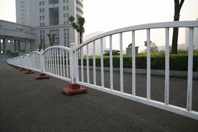 人行道護(hù)欄圖片1 人行道護(hù)欄圖片1
