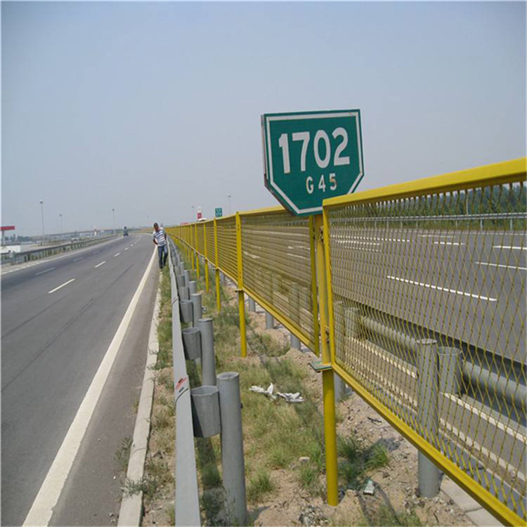 菱形孔護欄網(wǎng)圖片1