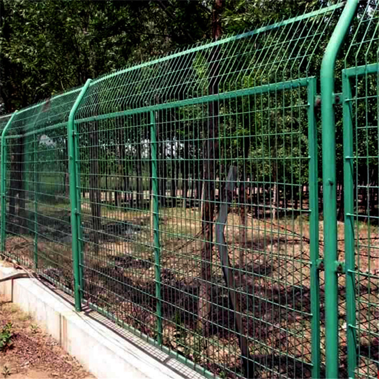 工業(yè)園區(qū)護欄網(wǎng)圖片3 工業(yè)園區(qū)護欄網(wǎng)圖片3