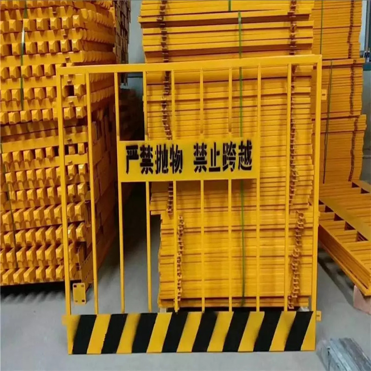 施工電梯安全門圖片2 施工電梯安全門圖片2