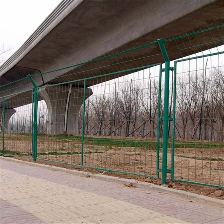 道路焊接綠色護(hù)欄圖片1 道路焊接綠色護(hù)欄圖片1