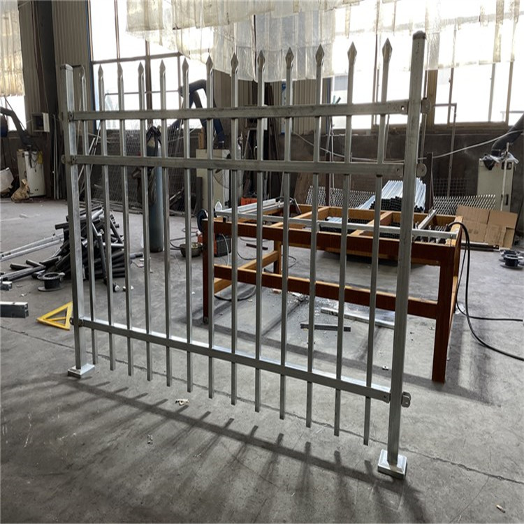 小區(qū)鋅鋼護欄圖片1 小區(qū)鋅鋼護欄圖片1