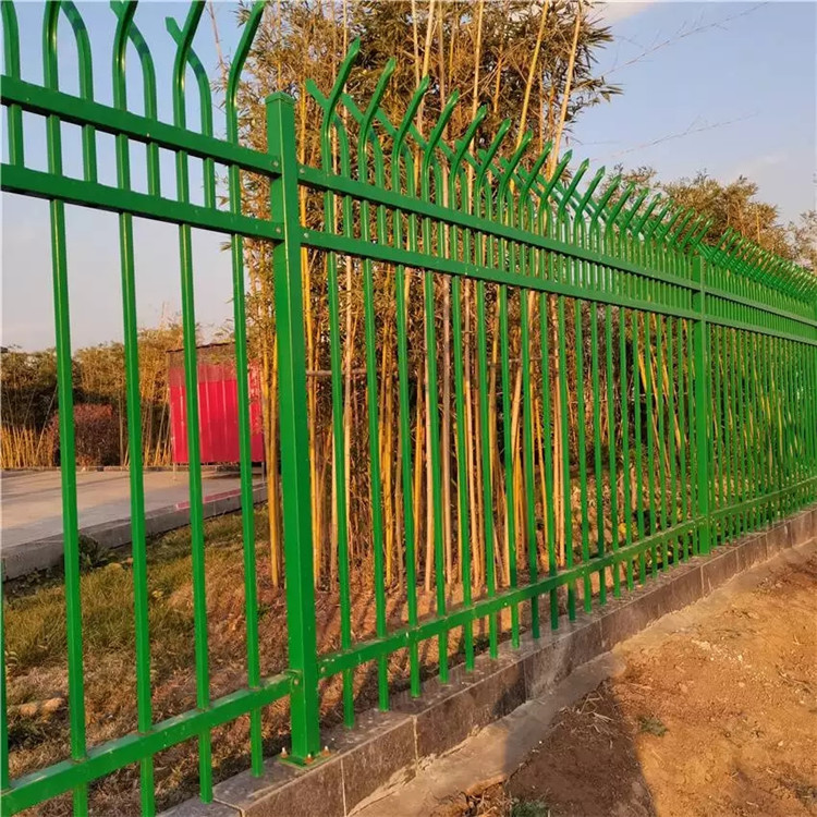 小區(qū)鋅鋼護欄圖片2 小區(qū)鋅鋼護欄圖片2