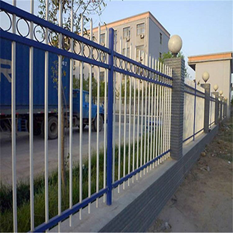 小區(qū)鋅鋼護欄圖片3 小區(qū)鋅鋼護欄圖片3