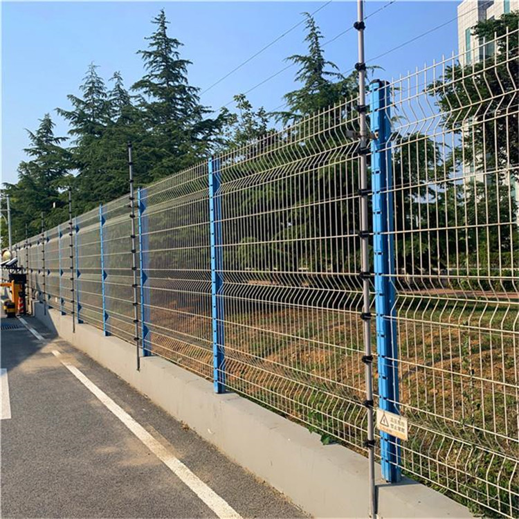 金屬折彎護欄網(wǎng)圖片1 金屬折彎護欄網(wǎng)圖片1