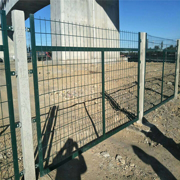 8002 鐵路防護(hù)柵欄圖片3 8002 鐵路防護(hù)柵欄圖片3