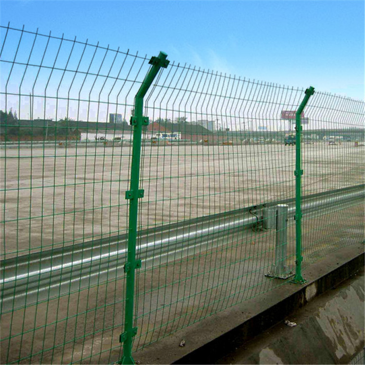 光伏電站鐵絲隔離網(wǎng)圖片2 光伏電站鐵絲隔離網(wǎng)圖片2