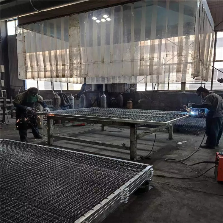 土地鐵絲隔離網圖片1 土地鐵絲隔離網圖片1