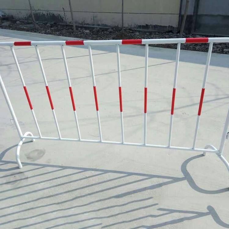 移動(dòng)鐵馬護(hù)欄圖片3 移動(dòng)鐵馬護(hù)欄圖片3