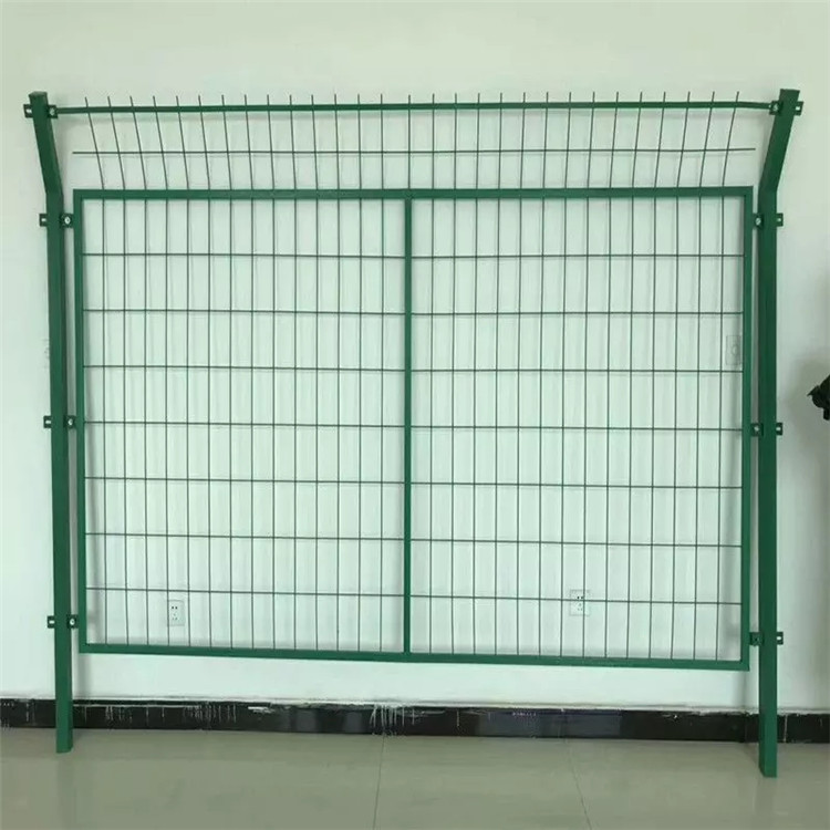 光伏區(qū)場地護欄網(wǎng)圖片2 光伏區(qū)場地護欄網(wǎng)圖片2
