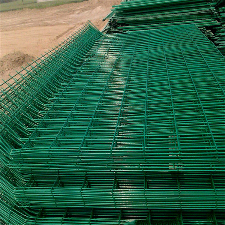 光伏區(qū)場地護欄網(wǎng)圖片3 光伏區(qū)場地護欄網(wǎng)圖片3