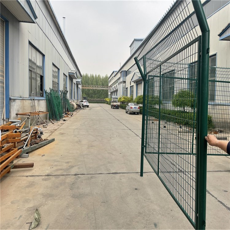 機場鋼筋網(wǎng)圍界圖片4 機場鋼筋網(wǎng)圍界圖片4